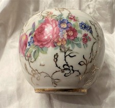 ältere kleine Vase Porzellan