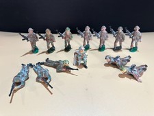 13 DDR Soldaten 7cm Hartgummi