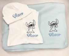 Neugeborenes Baby Junge