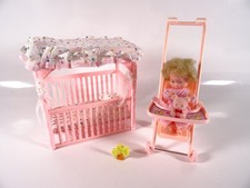 Vintage Baby-Zimmer Kinderbett