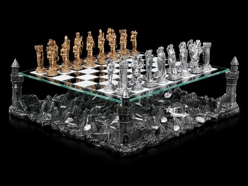 Schachspiel mit zinnrittern - mit,