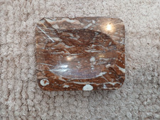 Aschenbecher. Marmor. Rot. 10 x 12 x 2 cm. Vintage.