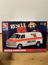 AMT/ERTL 6416 Rescue 911 Rescue Ambulance 1:25 mit LED Licht