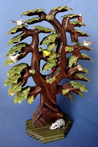 Großer baum linde mit - mit, vögeln