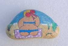 handbemalter Stein/Naturstein  " Frau am Strand " painted Rock