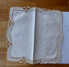 1  Deckchen mit Klöppelspitze