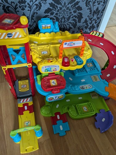 Tech garage mit musik und - v,
