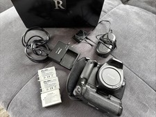 Digitalkamera Canon EOS 550D / 18 MP Inkl. Batteriegriff + Zubehörpaket