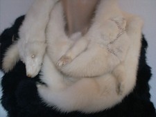 tolle Nerzstola  in weiß  echter Pelzkragen Schal  Überlänge
