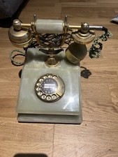 Altes Marmor-Telefon mit Wählscheibe-Post