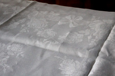 alte weiße Tischdecke Tafeltuch, Damast, Rosen, Schleifen, Jugendstil, Monogramm