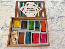 Vintage 1960er The Cuisenaire Co Zahlen in Farbe Stäbe Holzkiste Set Mathe Spielzeug