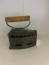 Antikes Kohlebügeleisen aus