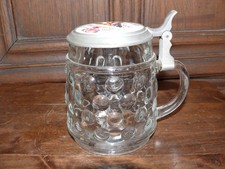 Kleiner Bierkrug mit Zinndeckel, Porzellandeckel „Junge Weiber, kaltes Geld“