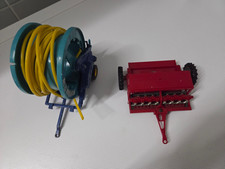 2 x Modelle Britains 1:32 für Sammler Merzwecksämaschine+Schlauchtrommel