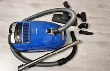 Miele Staubsauger S8 mit 2200