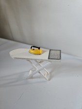 Vintage Lundby Barton Caroline's Home Puppenstube Bügelbrett & Bügeleisen 1:16 70er