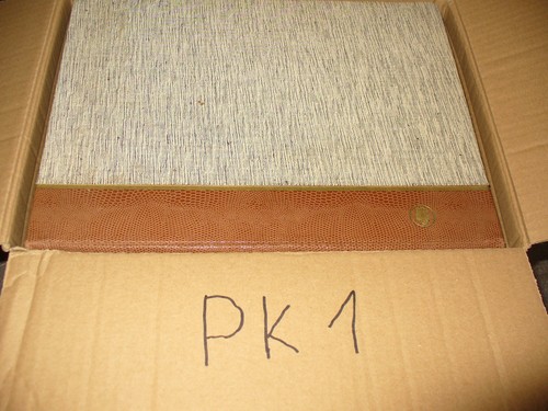 Karton mit briefmarkenalben - 8,