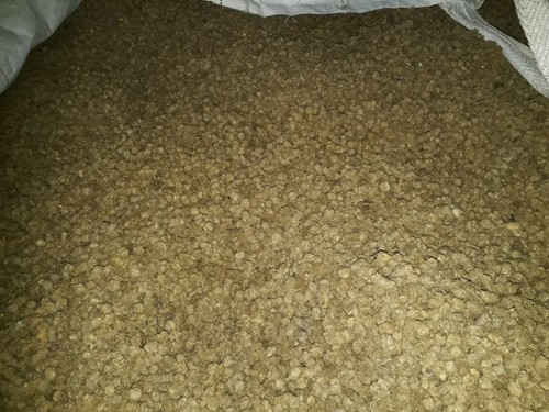 Dünge pellets aus schafwolle - pellets,