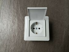 Steckdose mit Klappdeckel und