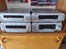 Musikanlage mit Plattenspieler und Lautsprechern