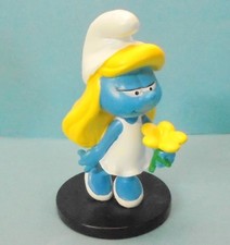 SCHLUMPFINCHEN mit Blume Schlumpf auf Stand - Sockel schtroumpf 11 cm BLUE RESIN