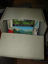 4 leere Lagerkartons mit