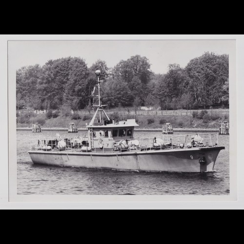 Photograph ship boat - photograph:,