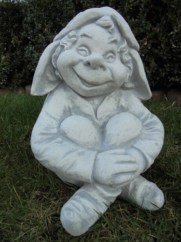 Steinfigur lustiger