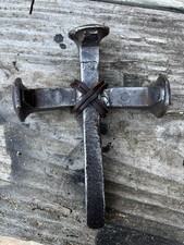 Altes robustes Kreuz - Stahl