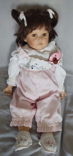 Eine künstlerpuppe von - eine,