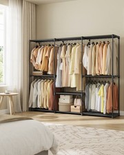 Kleiderschrank offen