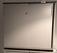 Büroschrank oder Praxisschrank mit Schiebetüren