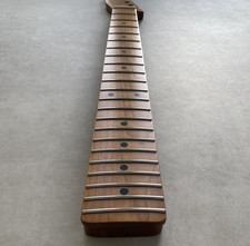 Linkshand gerösteter Ahorn