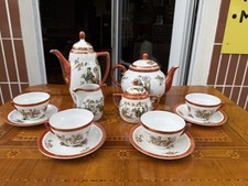 Asiatisches Service Tee