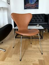 Serie 7 Stühle aus Leder. Arne Jacobsen für Fritz Hansen