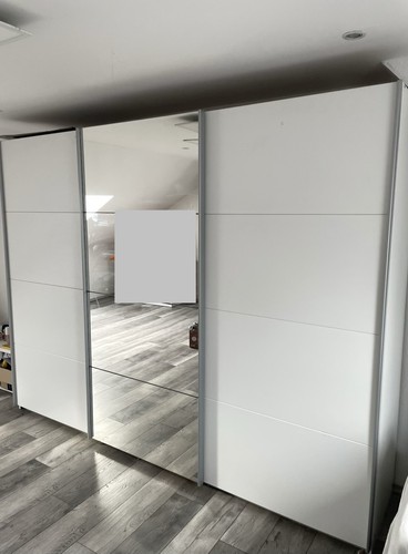 Kleiderschrank mit