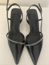 Schwarze Sling-Pumps –