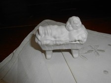 GOEBEL PORZELLAN KLEINE KRIPPE MIT JESUSKIND WEIßES PORZELLAN