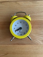 Mini Wecker, analog, gelb, Weckfunktion, mit Batterie