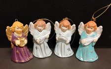 Musikalische Porzellan Engel Glocken als Hänger - Weihnachten - Grau Lila Türkis