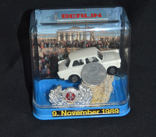 Trabant auf original berliner - trabant,