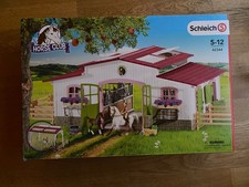Schleich  Reiterhof mit Reiterin und Pferden Spielzeug (42344)