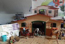 Schleich Pferdestall mit Pferden und  viel Zubehör