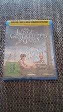 Der Junge im gestreiften