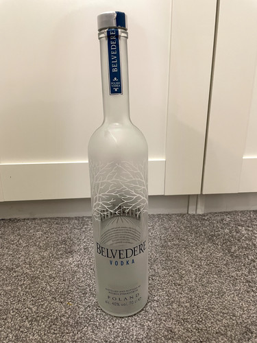 Leere belvedere wodkaflasche - belvedere,