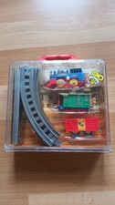 Dickie Train Box Lokomotive mit Uhrwerk 2 Wagons und Schienen