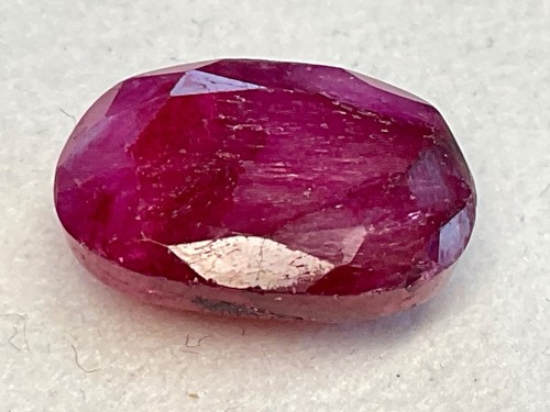 Edelstein rubin rot roh - rot,