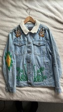 Bestickte Jeansjacke in L von