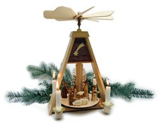 Pyramide Christi Geburt natur